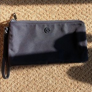 Lululemon wristlet wallet in Black